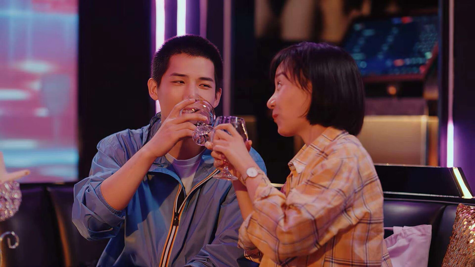 开云APP-乡村特色趣味骑马赛，乡土运动新体验，村里骑马